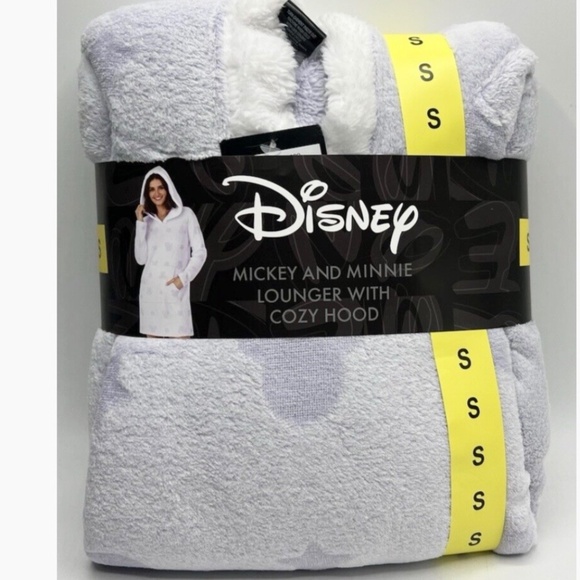 Disney Mickey and Minnie Women’s Soft Fleece Lounger with Cozy Hood NEW - Picture 5 of 7